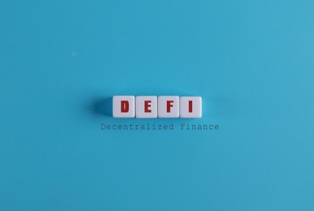 Regulating the Unregulated Cryptocurrency Market: CeFi vs DeFi